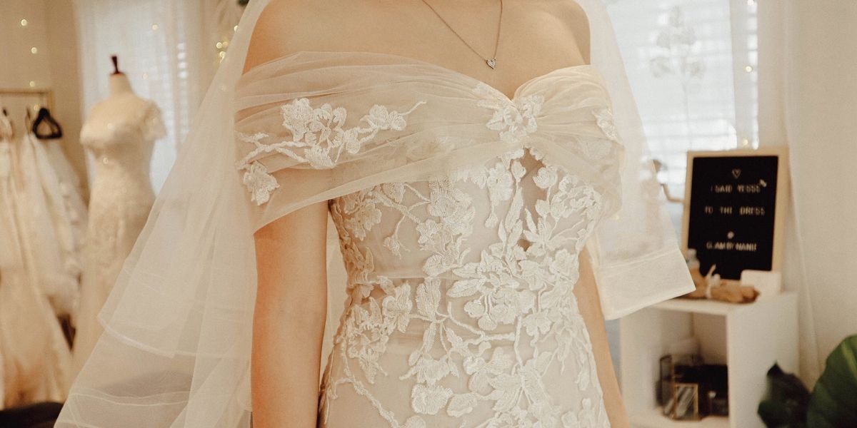 Wedding Dress Custom Bridal Gown Asian Bride Bridal shop in Houston Texas Korean style Mermaid dress